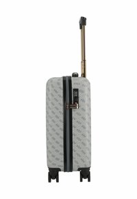 Maleta rígida de color gris claro con patrón negro, cuatro ruedas, cremallera negra, cierre de combinación y mango telescópico dorado extendido.