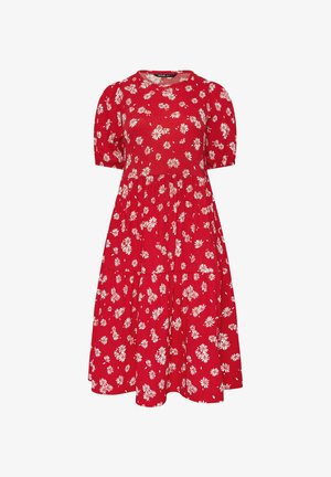 Czerwona sukienka midi z białym nadrukiem stokrotek, krótkimi bufkowatymi rękawami, dopasowanym gorsetem i marszczonym dołem.