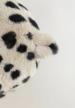 Perna rotundă, pufoasă, acoperită cu blană sintetică crem cu pete negre. Prezintă un detaliu de coadă mică și moale la un capăt. Textură netedă.