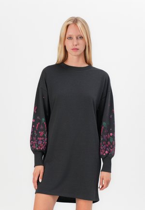 Mörkgrå klänning med långa ärmar som har färgglada blommönster på ärmarna. Mjukt tyg, rundad halsringning och avslappnad passform.
