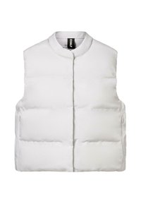 Chaleco acolchado blanco, con cuello redondo, cierre frontal a presión, diseño acolchado, sin mangas, la tela parece suave y ligeramente brillante.