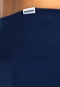 Smilodox ISSY SEAMLESS SCRUNCH  YOGA & PILATES - Tights - marineblau
