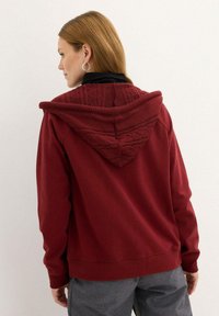 bonprix MIT UND TASCHE - Felpa con zip - red