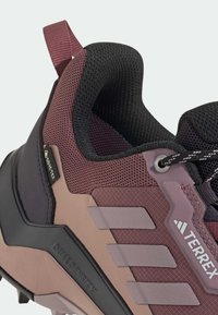 Adidas Terrex AX4 GORE-TEX® HIKING - Fjellsko - quiet crimson/preloved fig/warm clay