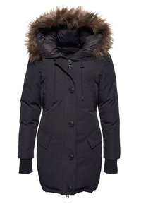 Svart parka-jacka med huva foder av konstgjord päls, framknappar, två sidofickor och handledsmuddar. Texturerat, slitstarkt tyg för värme.