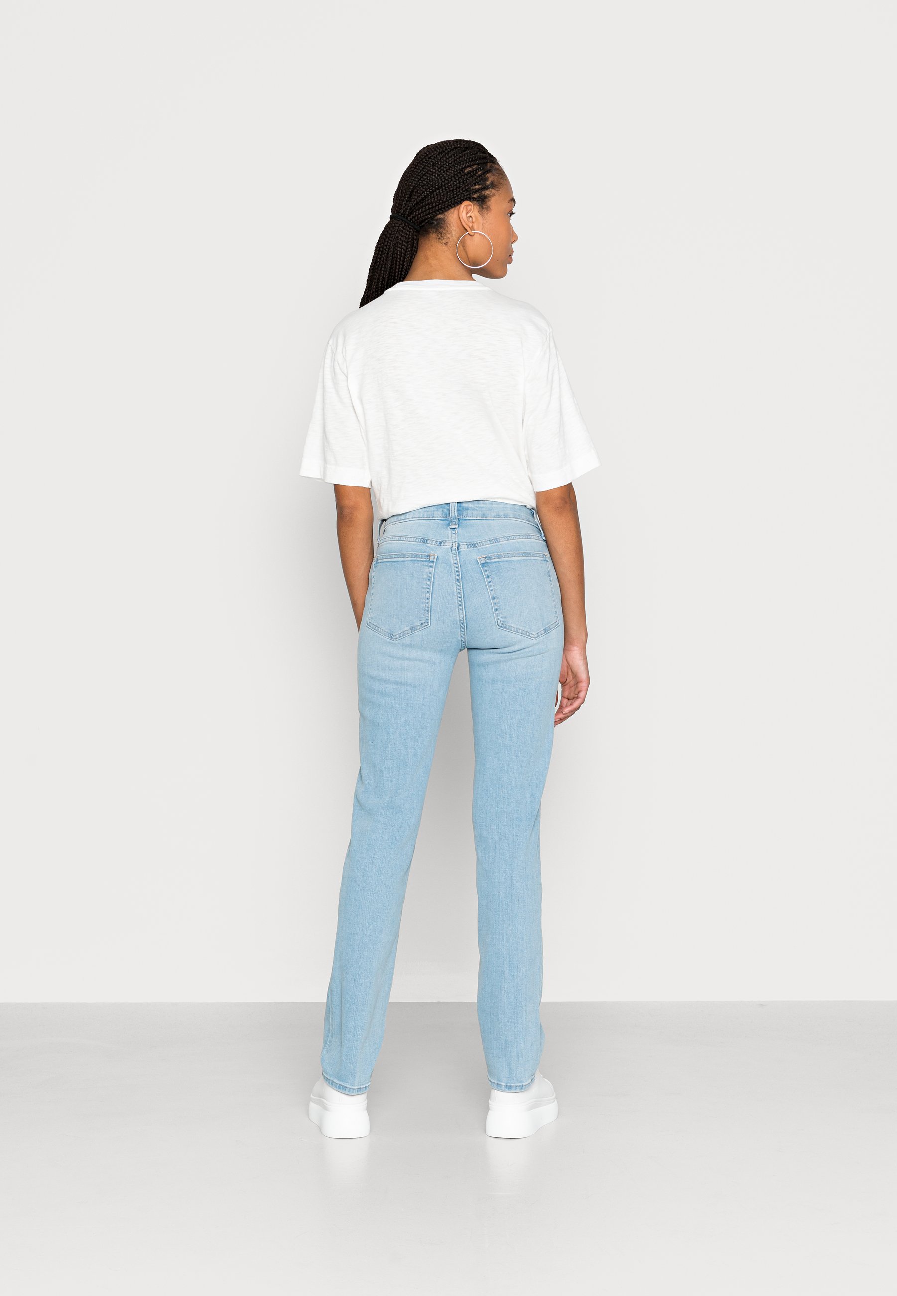 GAP V NEW CLASSIC STRAIGHT BERLIN 