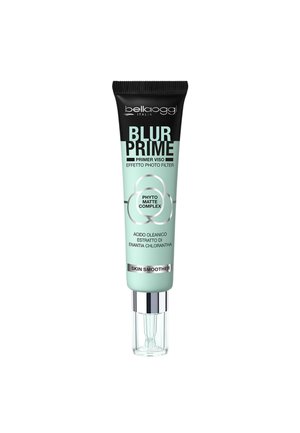 Tubetto di primer viso Bellaoggi Blur Prime con complesso phyto matte, acido oleanico e levigante per la pelle, in confezione verde chiaro e nera.