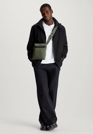 Calvin Klein FLAT - Borsa a tracolla - dark olive