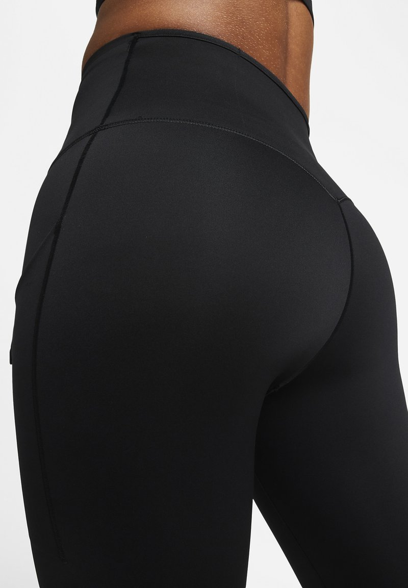 Hoog-waist zwarte leggings van soepel, rekbaar materiaal. Heeft een strakke naadontwerp met een contourpasvorm voor comfort.