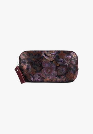 Neceser con cierre floral de base oscura y vibrantes patrones florales en púrpura, naranja y negro. Presenta un acento en cuero marrón.