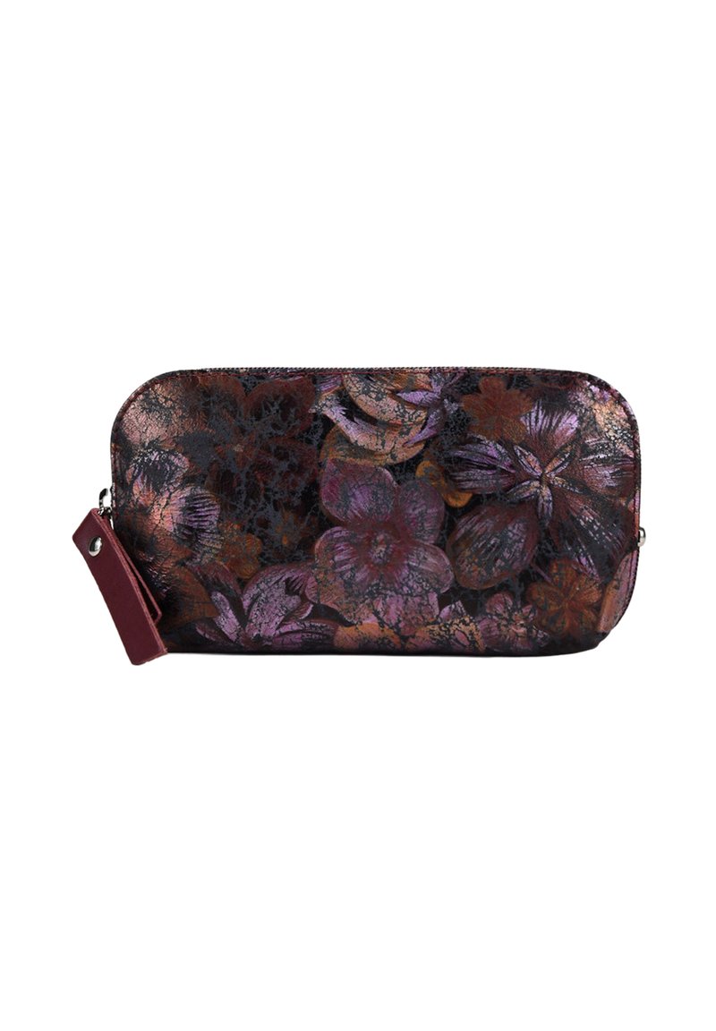 Neceser con cierre floral de base oscura y vibrantes patrones florales en púrpura, naranja y negro. Presenta un acento en cuero marrón.