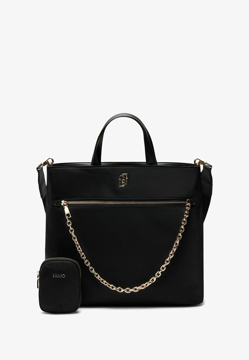 Borsa tote nera con hardware dorato, dotata di una tasca frontale con zip e una piccola pochette staccabile. Realizzata in materiale resistente, design strutturato.