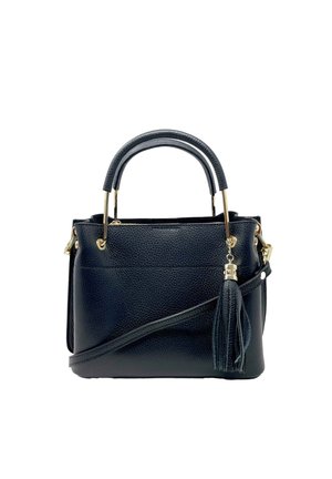 Borsa a tracolla nera in pelle con finitura testurizzata, accessori in oro, una tracolla rimovibile e un ciondolo decorativo.