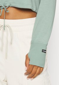 Calvin Klein Performance Pitkähihainen paita - mint