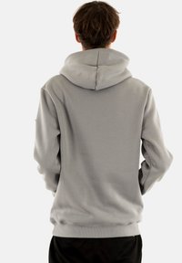 Felpa grigia con cappuccio regolabile, polsini e orlo a coste. Tessuto morbido e texturizzato con vestibilità comoda e design minimalista.