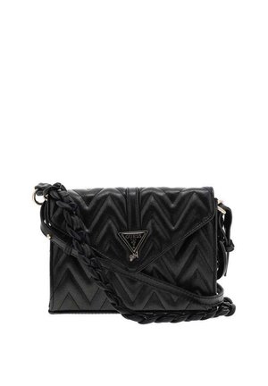 Sac bandoulière matelassé noir avec motif en chevron, sangle tressée et logo triangulaire Guess sur le rabat avant.