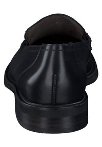 Scarpa in pelle nera con finitura liscia, punta arrotondata e dettagli cuciti. Il tacco è moderatamente elevato e presenta una leggera curvatura.