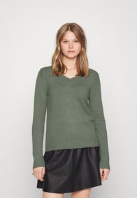 VILA VIRIL V-NECK NOOS - Maglione - laurel wreath