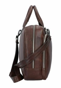 Bruine leren tas met een gestructureerde afwerking, uitgerust met dubbele ritsen, een afneembare schouderband en twee handvatten bovenaan voor veelzijdigheid.