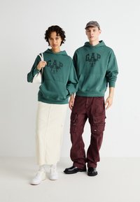 GAP MICKEY HOODIE UNISEX - Majica s kapuljačom - essex green
