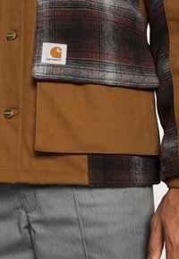 Carhartt WIP HIGHLAND JACKET - Casaco leve - hamilton brown