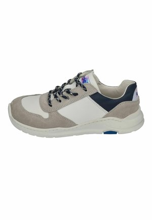 Casual sneaker with white leather, gray suede overlays, navy blue heel, black and white laces, and a white rubber sole.