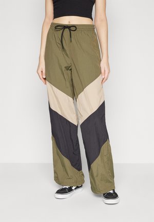 ONLJOSEPHINE PANT  - Trousers - kalamata detail/color block