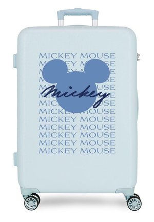 Maleta rígida azul claro con cuatro ruedas, un asa retráctil, texto repetido "MICKEY MOUSE" y una gran silueta de la cabeza de Mickey Mouse.