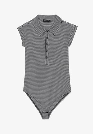 Mustat ja valkoiset raidalliset bodysuitit, joissa on kauluksessa oleva pääntie, lyhyet hihansuut ja viiden napin napitus. Pehmeä jersey-kangas.