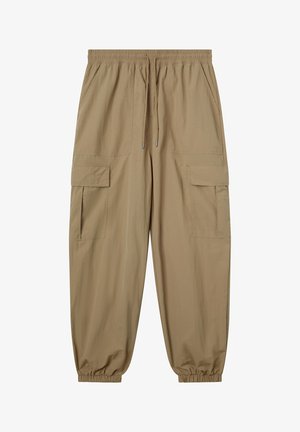 TAN cargobroek met een elastische tailleband, trekkoord en geribbelde boorden. Bevat twee zijzakken en twee voorkant cargozakken. Gladde textuur.