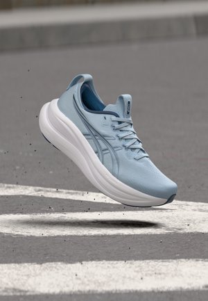 ASICS GEL NIMBUS - Pantofi de alergare pe asfalt - solid air/calm indigo