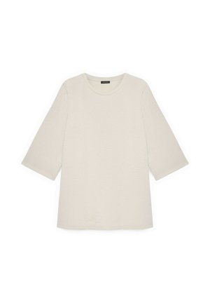 Jasnobeżowy krótki top z okrągłym dekoltem, ozdobiony subtelnym, kwiatowym wzorem wytłaczanym, wykonany z miękkiej tkaniny o gładkiej fakturze.