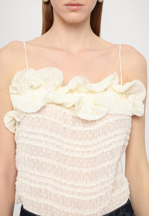 EXCLUSIVE GENEVIVE - Top2