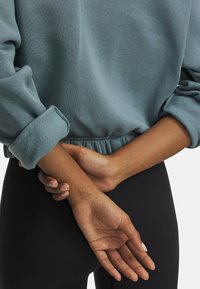 Under Armour RIVAL FLEECE PIPED - Sweatshirt - jasper blue