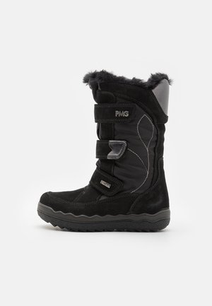 Bottes d'hiver noires avec une tige en suède, un bord en fausse fourrure et trois bandes Velcro réglables. Semelle en caoutchouc texturée avec un motif ondulé.