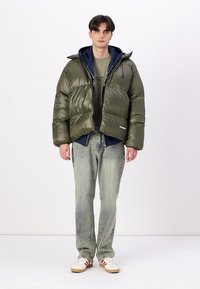 LOW LIGHTS STUDIOS® LYNX PUFFER JACKET UNISEX - Ziemas jaka - khaki
