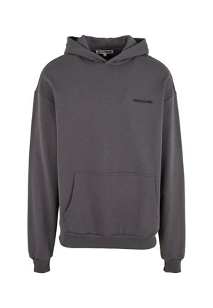 Sötét szürke kapucnis pulóver puha anyagból, elől zsebbel, bordás mandzsettákkal és kis hímezett logóval a bal mellen.