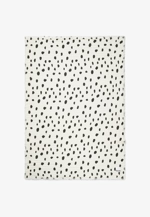 Valkoinen suorakaiteen muotoinen kangas, jonka pinnalla on epäsäännöllisiä mustia täpliä tasaisesti sijoiteltuna.