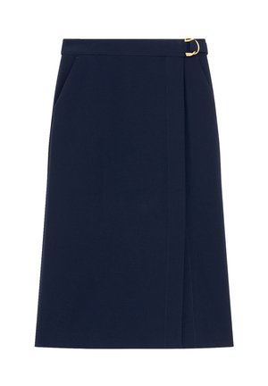 Marineblauer Bleistiftrock aus strukturiertem Stoff, mit seitlichen Taschen und einem goldenen Ring-Akzent am Bund. Gerader Schnitt mit einem Saum oberhalb des Knies.