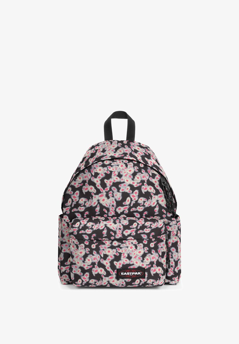 Sac à dos avec un motif floral noir comprenant des fleurs roses et blanches. Compartiment principal avec une fermeture éclair, poche avant et poignée supérieure.