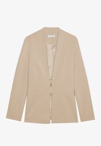 Blazer bege feito de um tecido suave, apresentando um colarinho notch, frente aberta e dois bolsos horizontais, com mangas estruturadas.