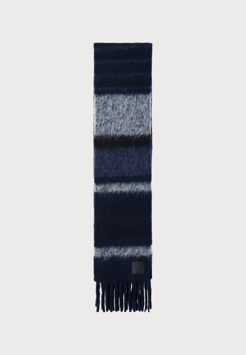 Sciarpa a righe navy in materiale morbido con righe orizzontali di diverse tonalità, con bordi frangiati e un piccolo etichetta nera.