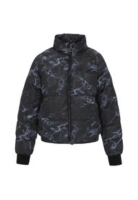 Gewatteerde zwarte jas met een marmerpatroon in donkeren blauw en grijs, hoge kraag, ritssluiting en zwarte geribbelde manchetten.