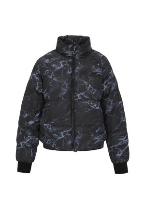 Jachetă neagră căptușită cu un model marmorat în nuanțe de albastru închis și gri, guler înalt, închidere cu fermoar și manșete negre cu nervuri.