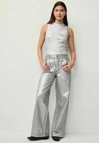 Next SPARKLE  - Toppi - white