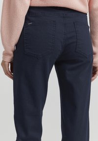 Oxmo OXPEETJE TIGHT FIT - Broek - total eclipse