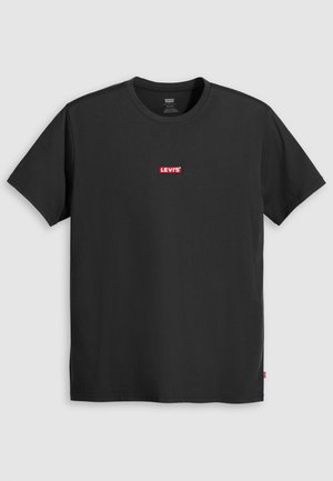 Svart bomull T-skjorte med rund hals og korte ermer. Har en rød rektangulær "LEVI'S"-logo på brystet og et lite rødt merke på kanten.