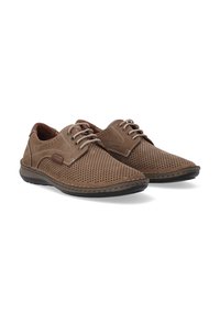 Braune perforierte Lederschuhe mit runder Zehenform, kontrastierenden Nähten und einer gepolsterten Sohle. Verfügt über traditionelle Schnürung und seitliche Akzente.
