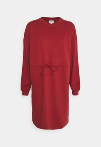 Robe longue rouge à manches longues en tissu doux, dotée d'une taille avec cordon de serrage et de fentes latérales pour plus de confort et de style.