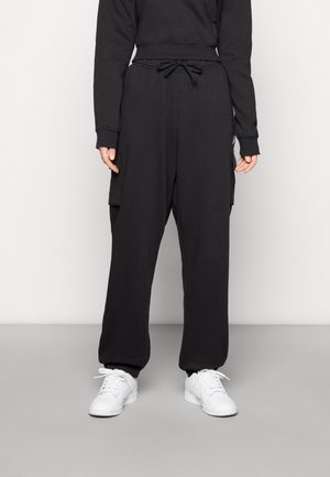 Nike Sportswear CLUB PANT - Pantalones cargo - black